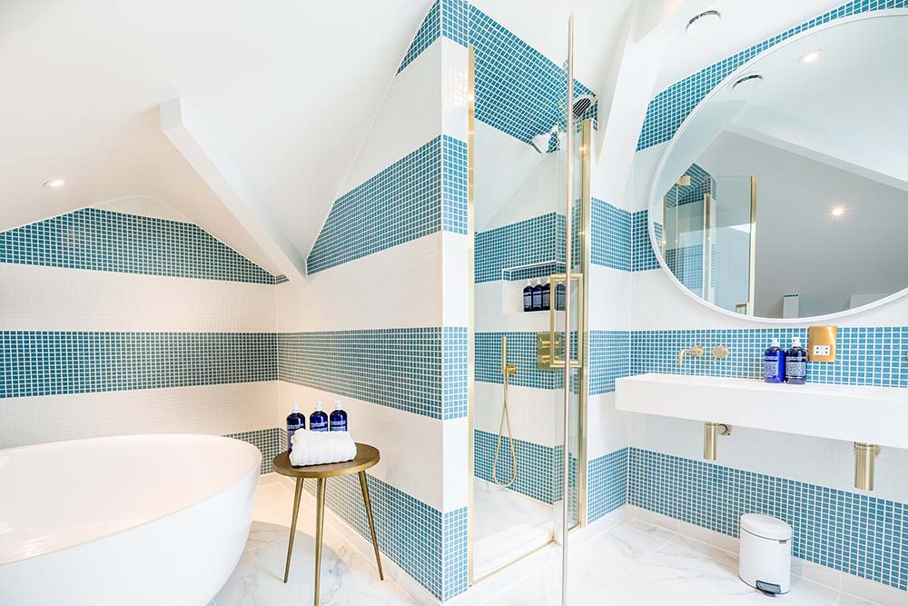 nici suite bathroom